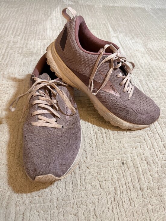 Brooks Shoes - Lavender Woman Brooks Sneaker